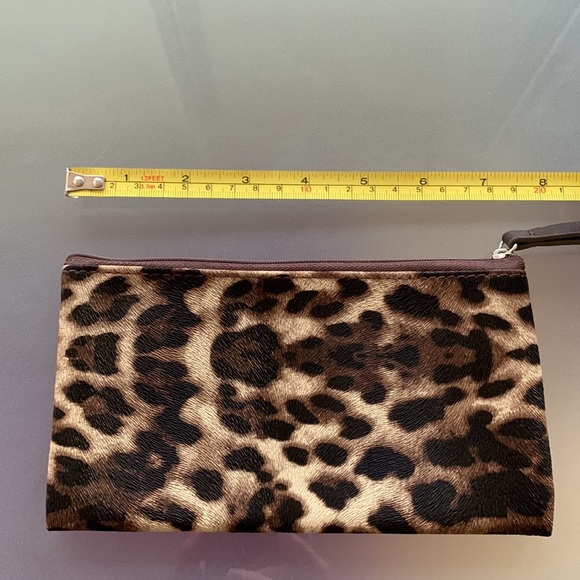 BNWT Laura Mercier Leopard Faux  Leather Limited Edition Makeup Cosmetic… - Picture 6 of 9